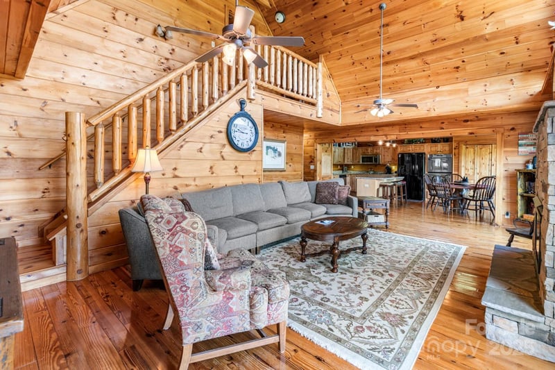26 Upper Ridge Rd, Black Mountain, NC 28711