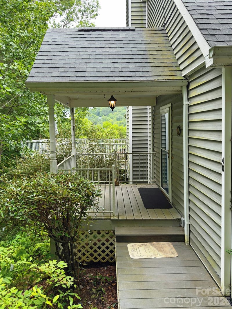 40 Sanctuary Dr, Burnsville, NC 28714