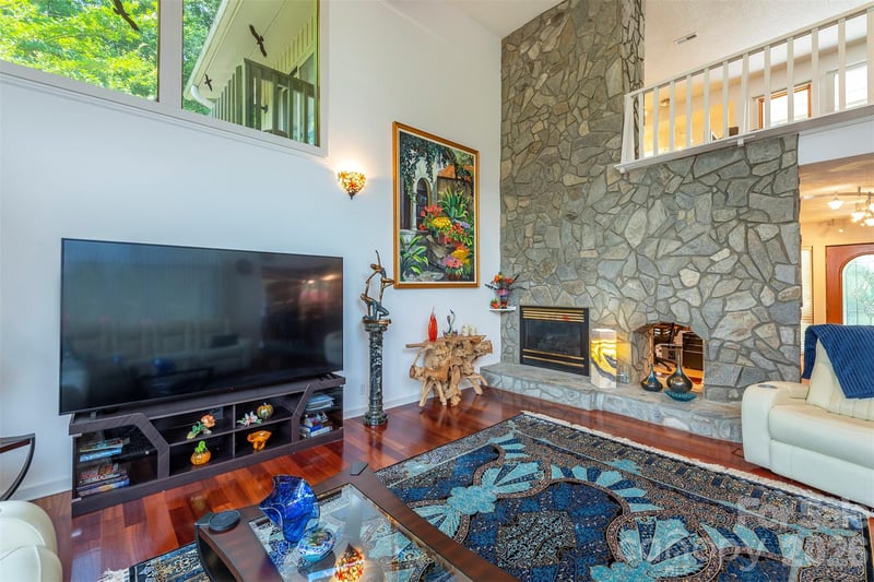 141 Courtland Ct, Lake Lure, NC 28746
