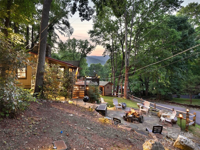 290 Dogwood Dr, Maggie Valley, NC 28751