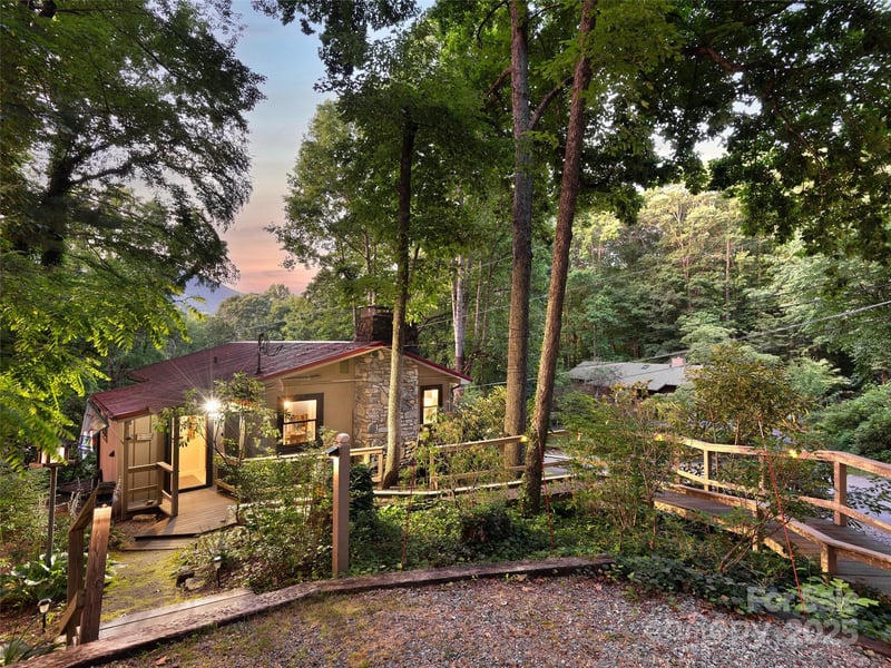 290 Dogwood Dr, Maggie Valley, NC 28751