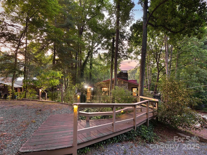 290 Dogwood Dr, Maggie Valley, NC 28751