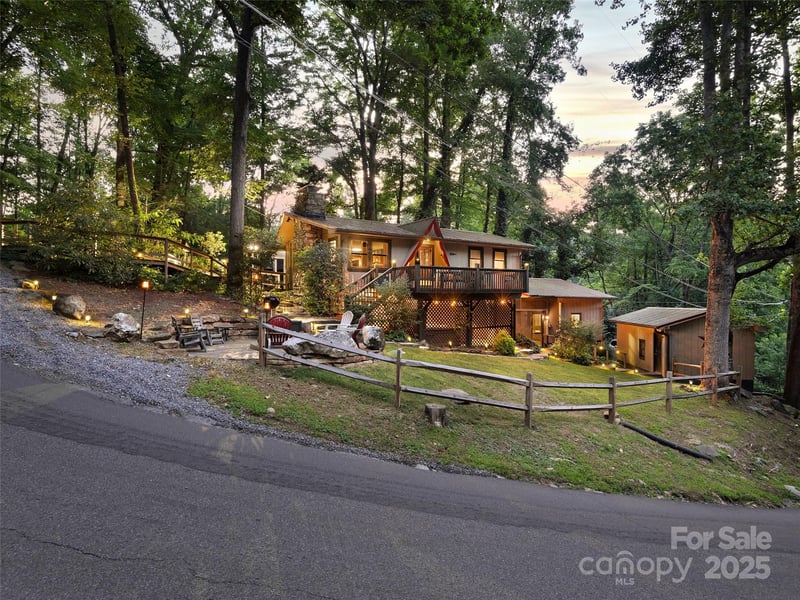 290 Dogwood Dr, Maggie Valley, NC 28751