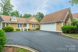 1303 Hyde Park Dr, Asheville, NC 28806
