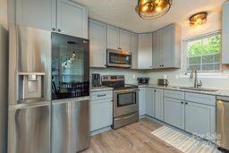 1303 Hyde Park Dr, Asheville, NC 28806