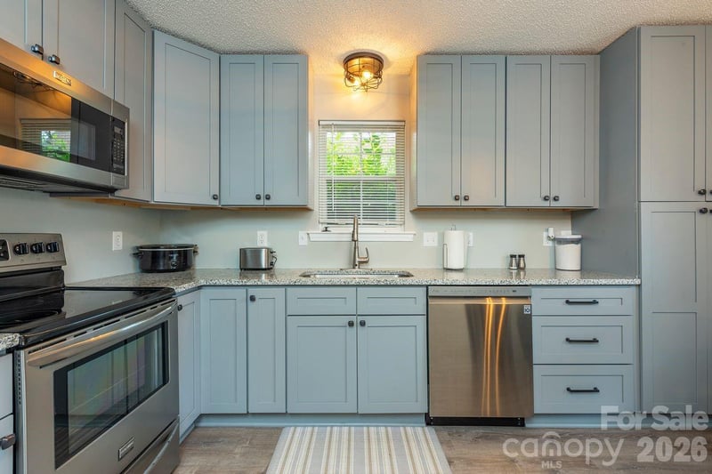 1303 Hyde Park Dr, Asheville, NC 28806
