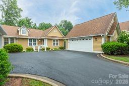 1303 Hyde Park Dr, Asheville, NC 28806