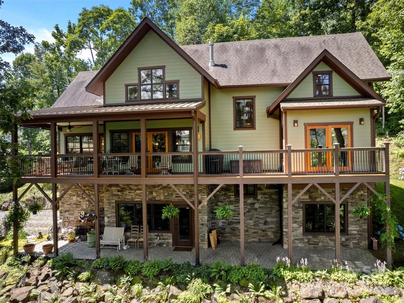 711 Winfield Dr, Clyde, NC 28721