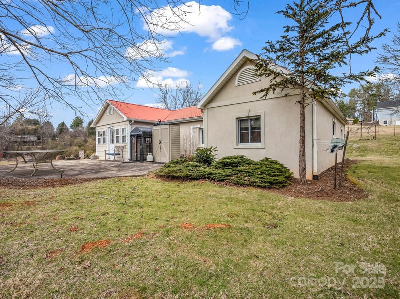 55 Settlers Trl, Mars Hill, NC 28754