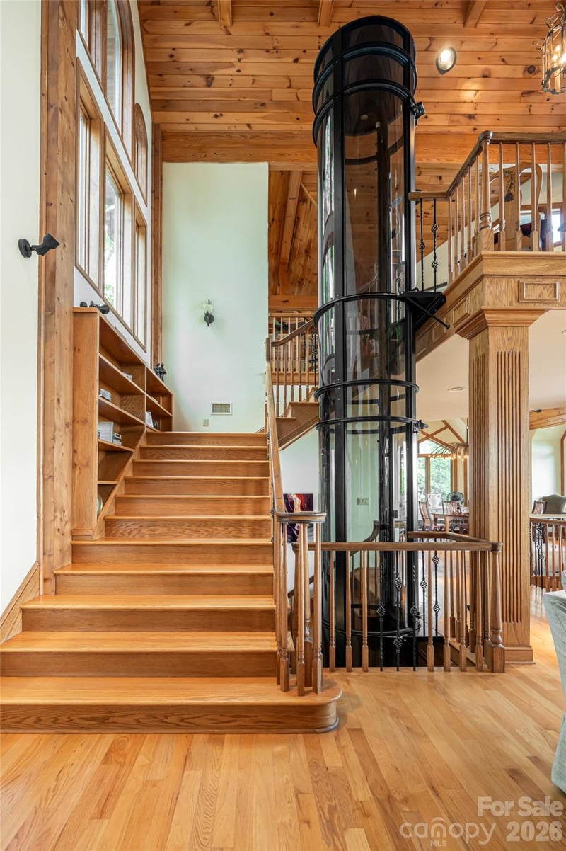 2280 Mountain Air Dr, Burnsville, NC 28714