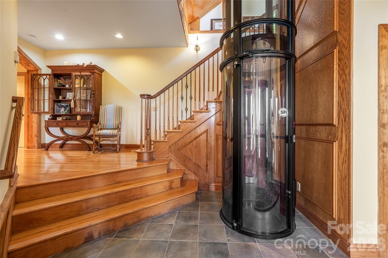 2280 Mountain Air Dr, Burnsville, NC 28714