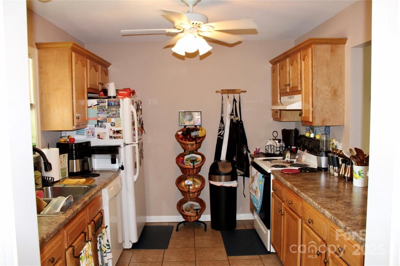 544 Tracy Grove Rd, Flat Rock, NC 28731