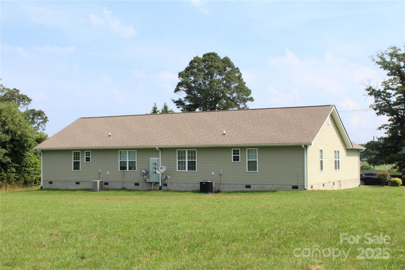 544 Tracy Grove Rd, Flat Rock, NC 28731