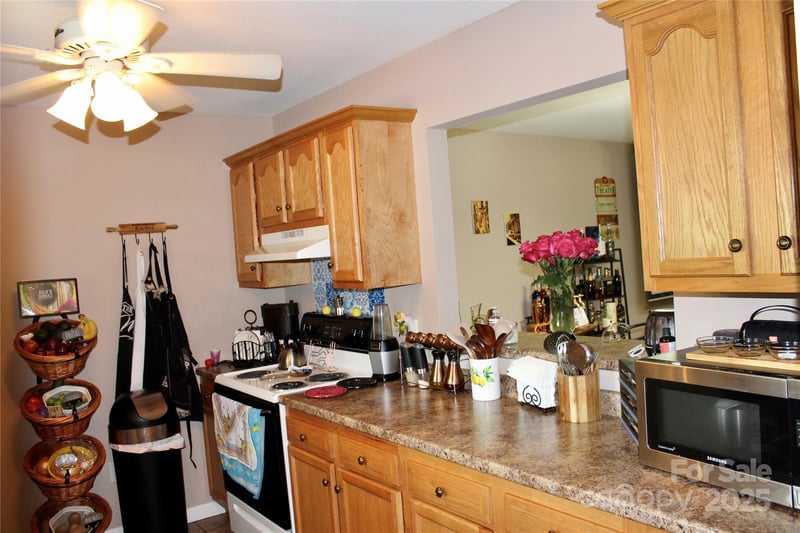544 Tracy Grove Rd, Flat Rock, NC 28731