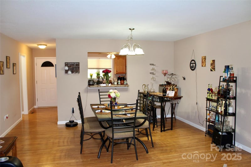 544 Tracy Grove Rd, Flat Rock, NC 28731