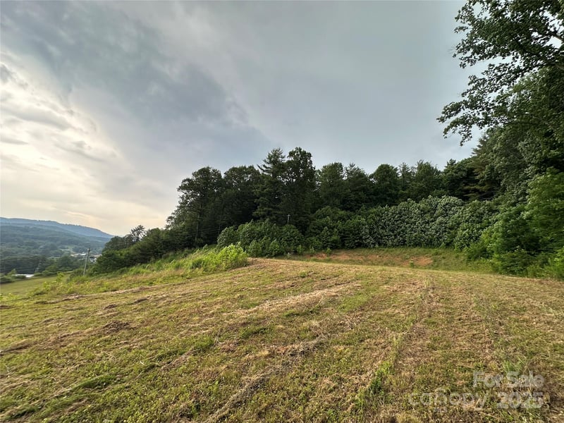 32 Hwy 19e Hw, Burnsville, NC 28714