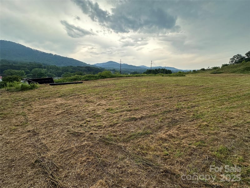 32 Hwy 19e Hw, Burnsville, NC 28714