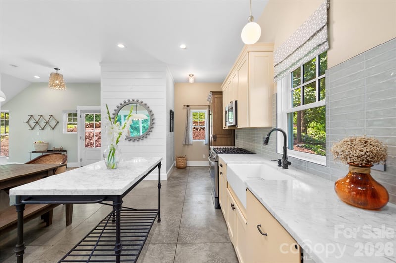 195 Jordan St, Hendersonville, NC 28739