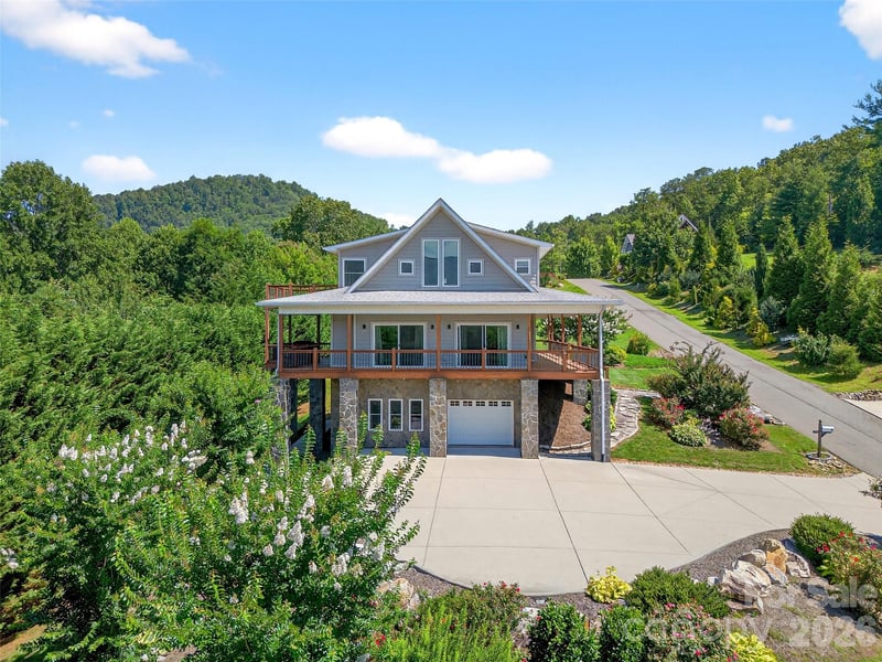4 Stars Forever Dr, Black Mountain, NC 28711