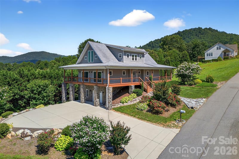 4 Stars Forever Dr, Black Mountain, NC 28711