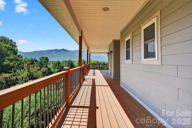 4 Stars Forever Dr, Black Mountain, NC 28711