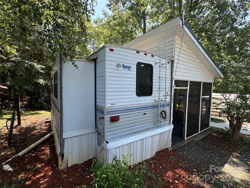 111 Deerfield Dr, New London, NC 28127