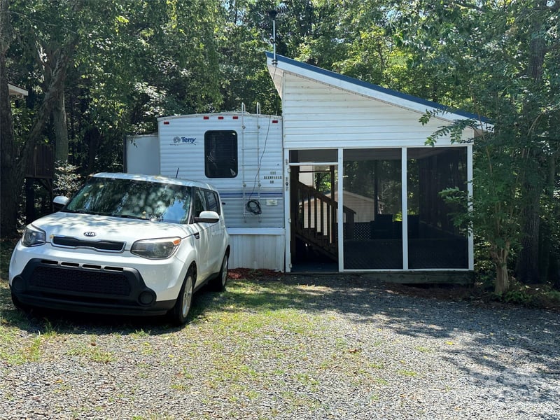 111 Deerfield Dr, New London, NC 28127