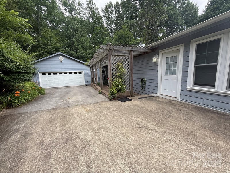 46 High Meadow Ln, Waynesville, NC 28786