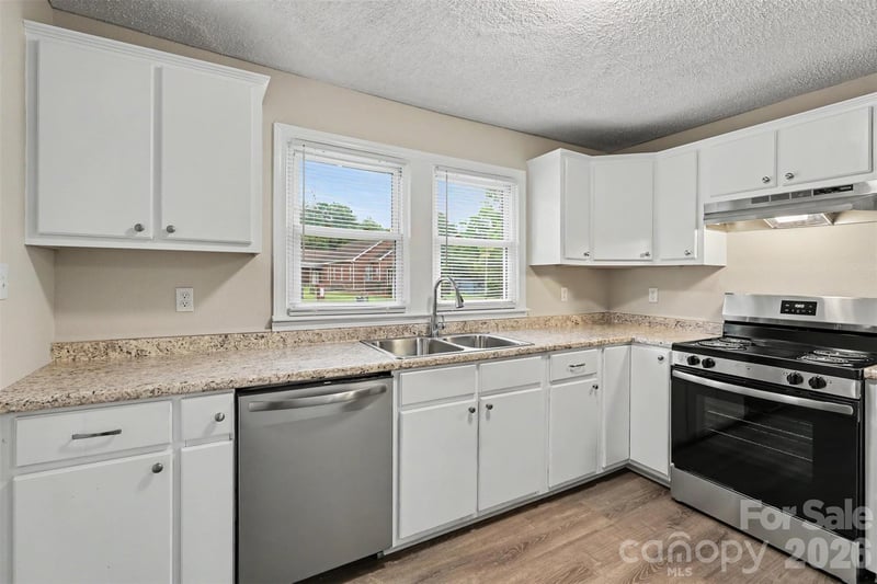 202 Pinchback Ave, Bessemer City, NC 28016