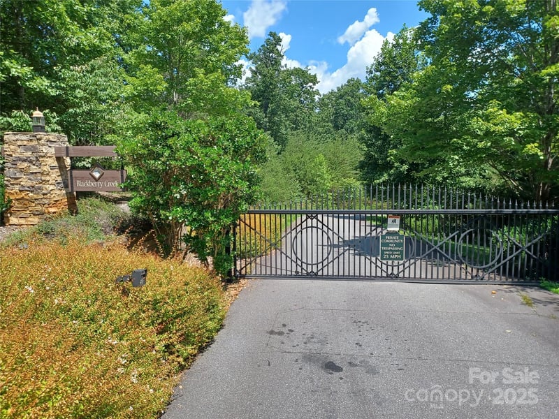 31 Hull Ave, Nebo, NC 28761