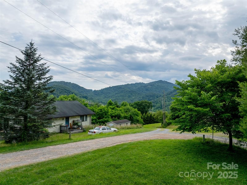 40 Sedgefield Pl, Clyde, NC 28721