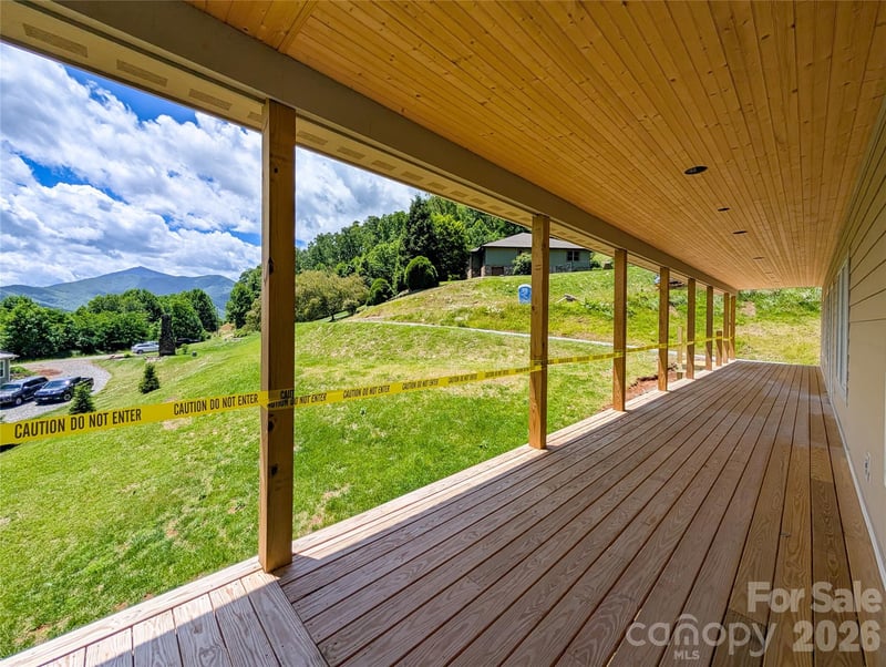 338 Majestic Mountain Dr, Burnsville, NC 28714