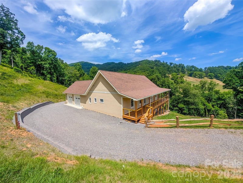 338 Majestic Mountain Dr, Burnsville, NC 28714
