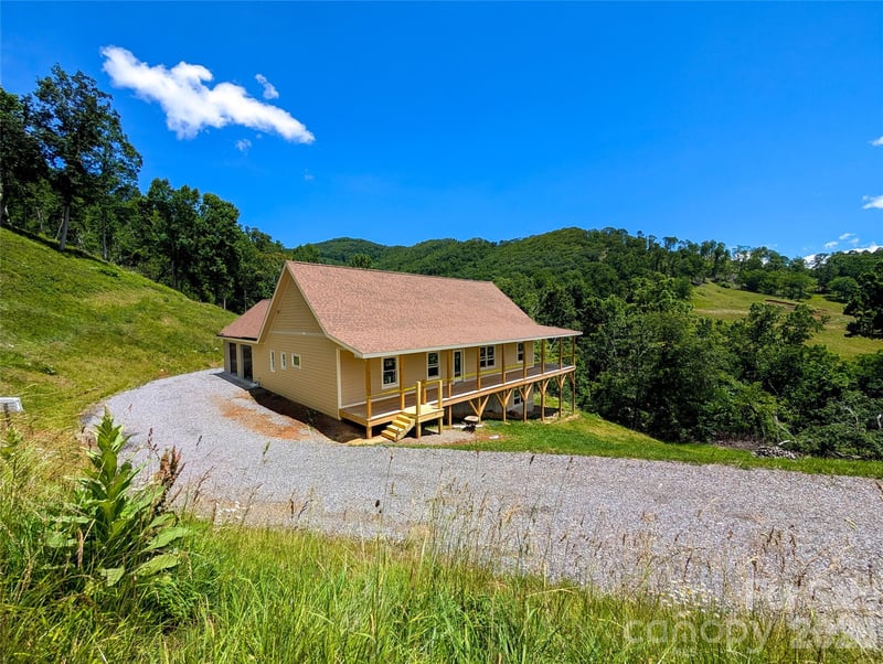 338 Majestic Mountain Dr, Burnsville, NC 28714