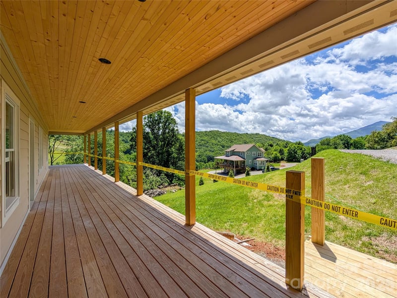 338 Majestic Mountain Dr, Burnsville, NC 28714