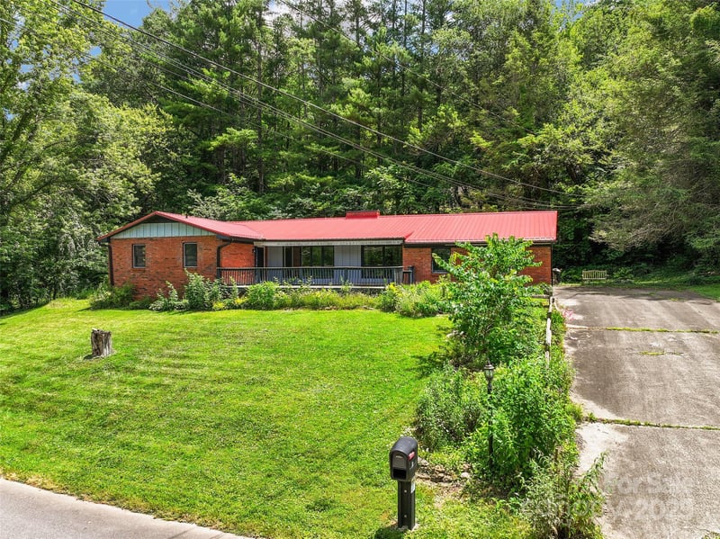 71 Auburn Park Dr, Waynesville, NC 28786