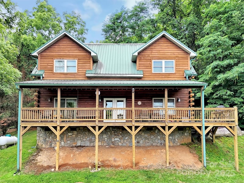 1064 Point Of View Dr, Waynesville, NC 28785