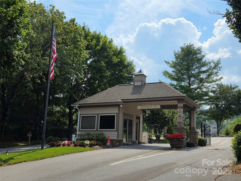 99999 Red Oak Dr, Mills River, NC 28759