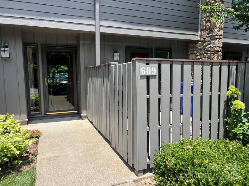 609 Crowfields Ln, Asheville, NC 28803