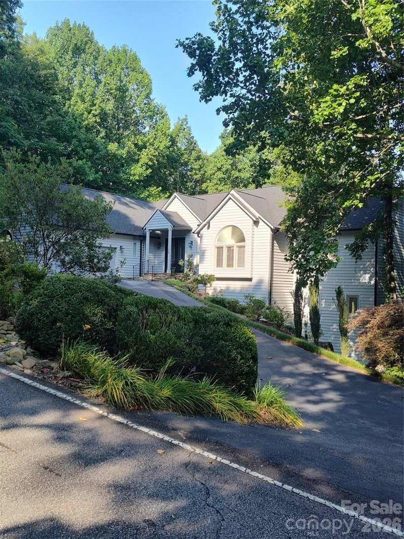 135 Poplar Loop, Flat Rock, NC 28731
