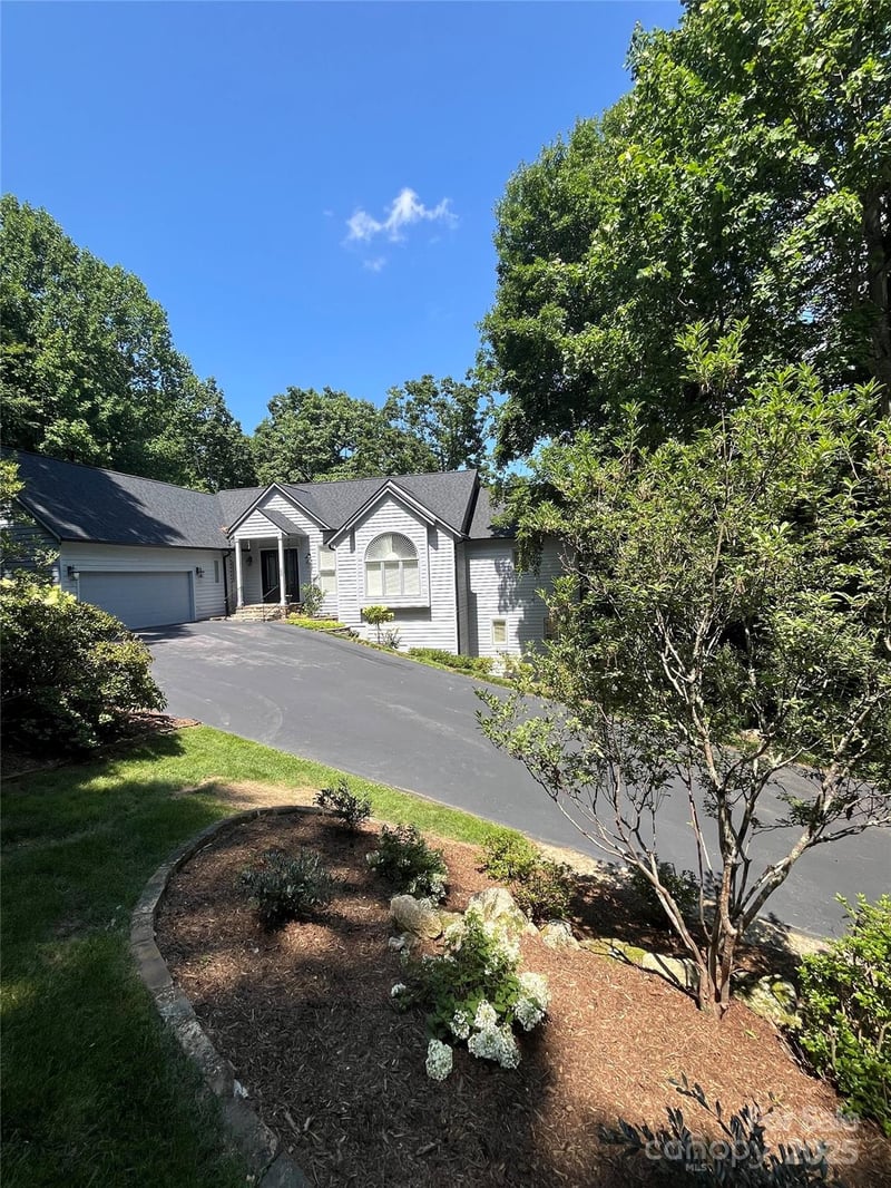 135 Poplar Loop, Flat Rock, NC 28731