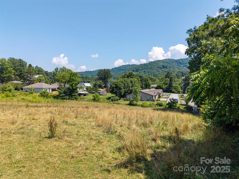 00 Summer Breeze Dr, Clyde, NC 28721