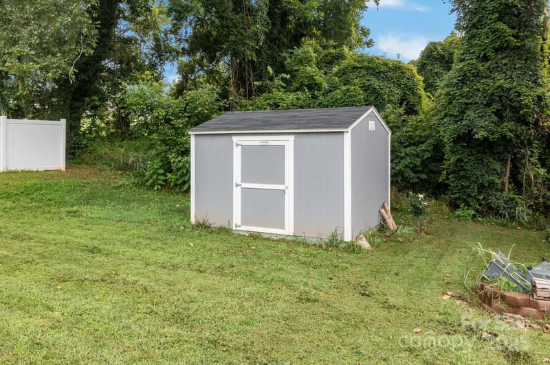 818 Carolina Ave, Bessemer City, NC 28016