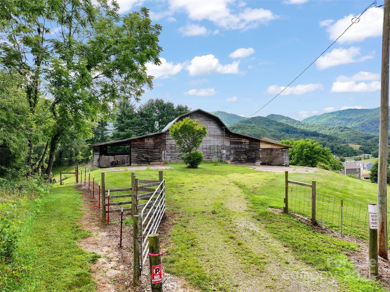 110 Allison Acres Dr, Waynesville, NC 28786