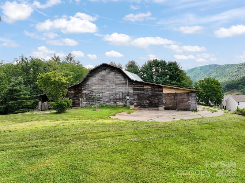 110 Allison Acres Dr, Waynesville, NC 28786