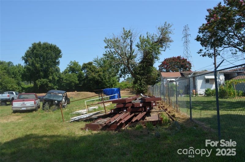 132 Austin Dr, Charlotte, NC 28213