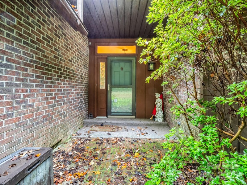 421 Chickadee Ln, Brevard, NC 28712
