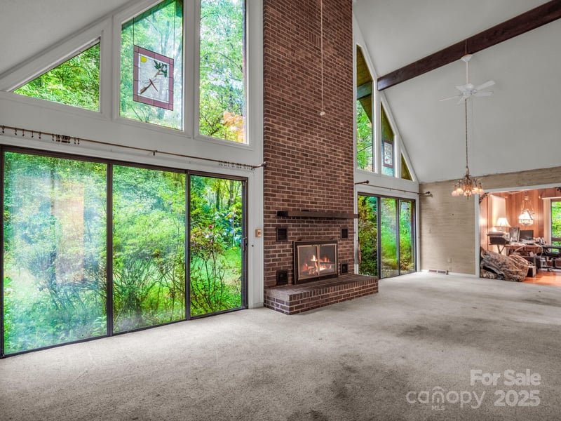 421 Chickadee Ln, Brevard, NC 28712
