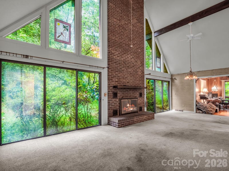 421 Chickadee Ln, Brevard, NC 28712