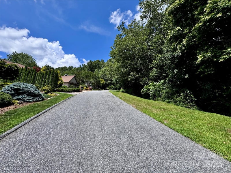 35 Ladys Fern Trl, Hendersonville, NC 28739